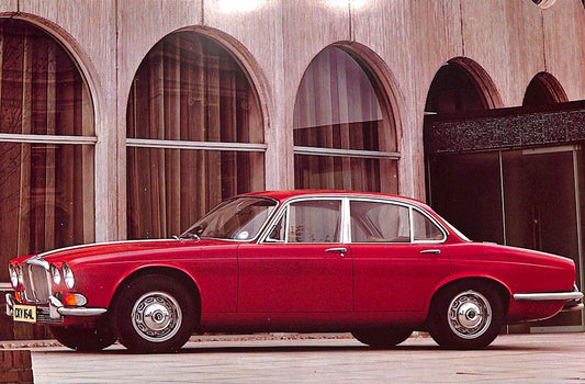 Daimler Double-Six Series 1 Foldout Brochure, #D672 1972 image 1