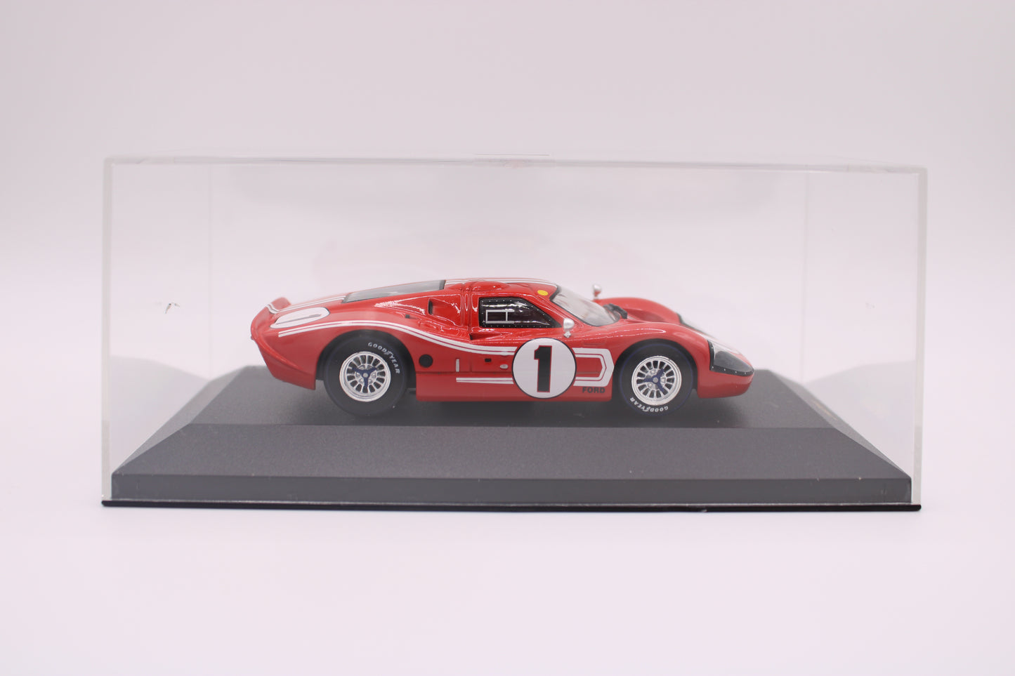 Ford GT40 MK IV #1 - Le Mans 1967 - IXO LMC004 - 1/43 Scale Model