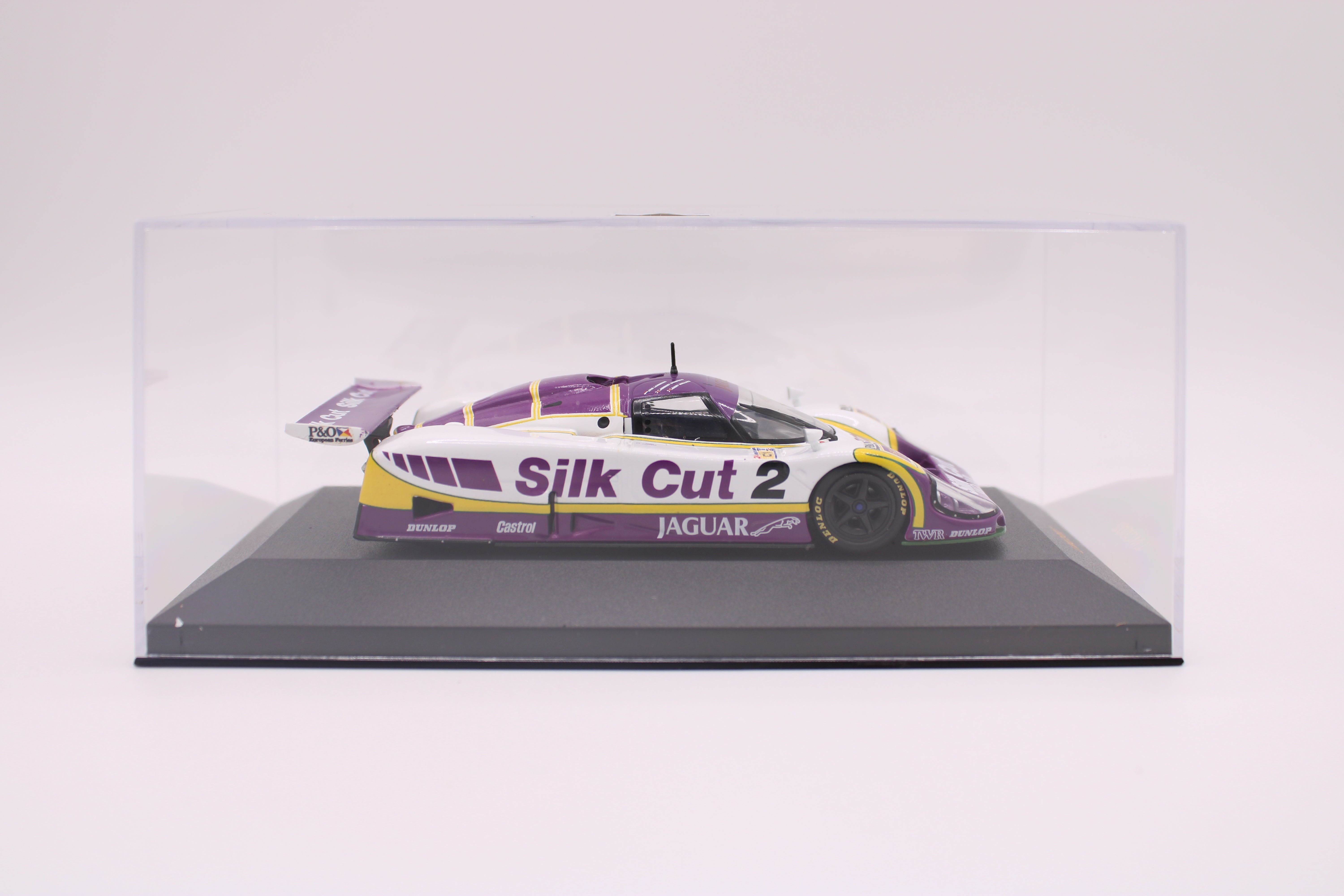 1988ウイナー　Jaguar XJR-9 Silk Cut 1/43 ミニカー LM1988 – IXO 1/43 - JAGUAR XJR 9 Silk Cut - Winner Le Mans 1988