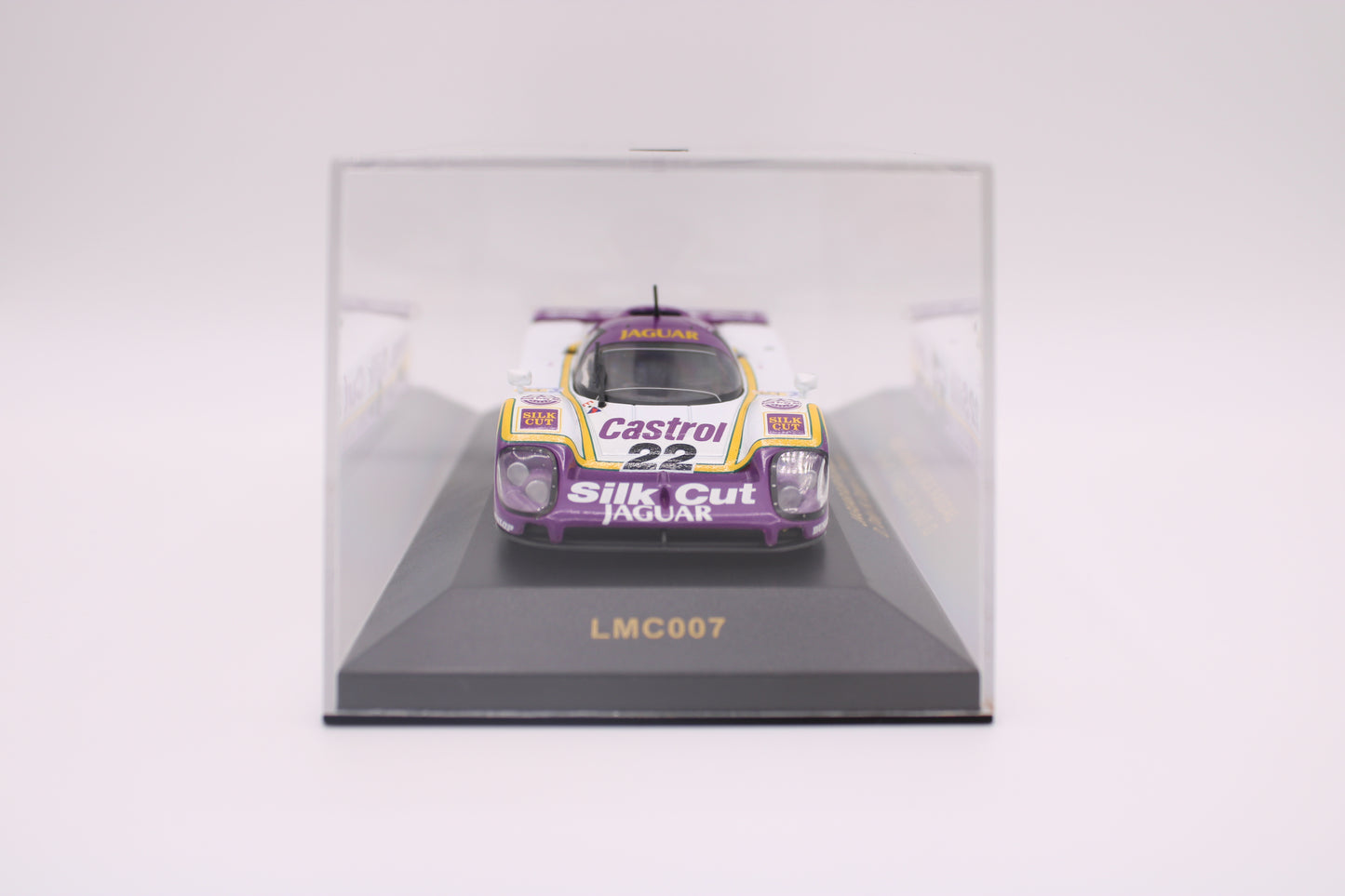 Jaguar XJR 9 "Silk Cut" #22 - Le Mans 1988 - IXO LMC007 - 1/43 Scale Model