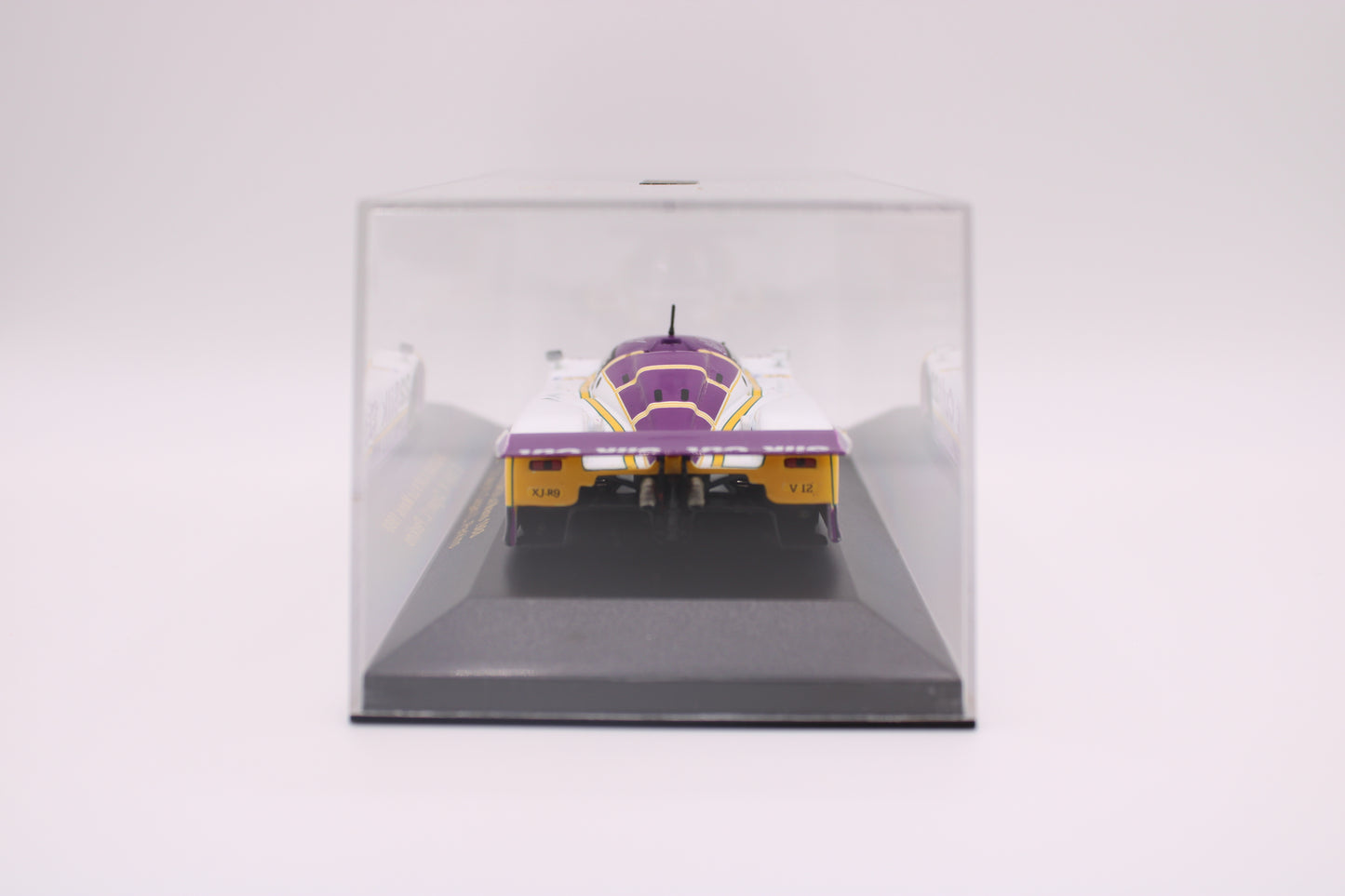 Jaguar XJR 9 "Silk Cut" #22 - Le Mans 1988 - IXO LMC007 - 1/43 Scale Model